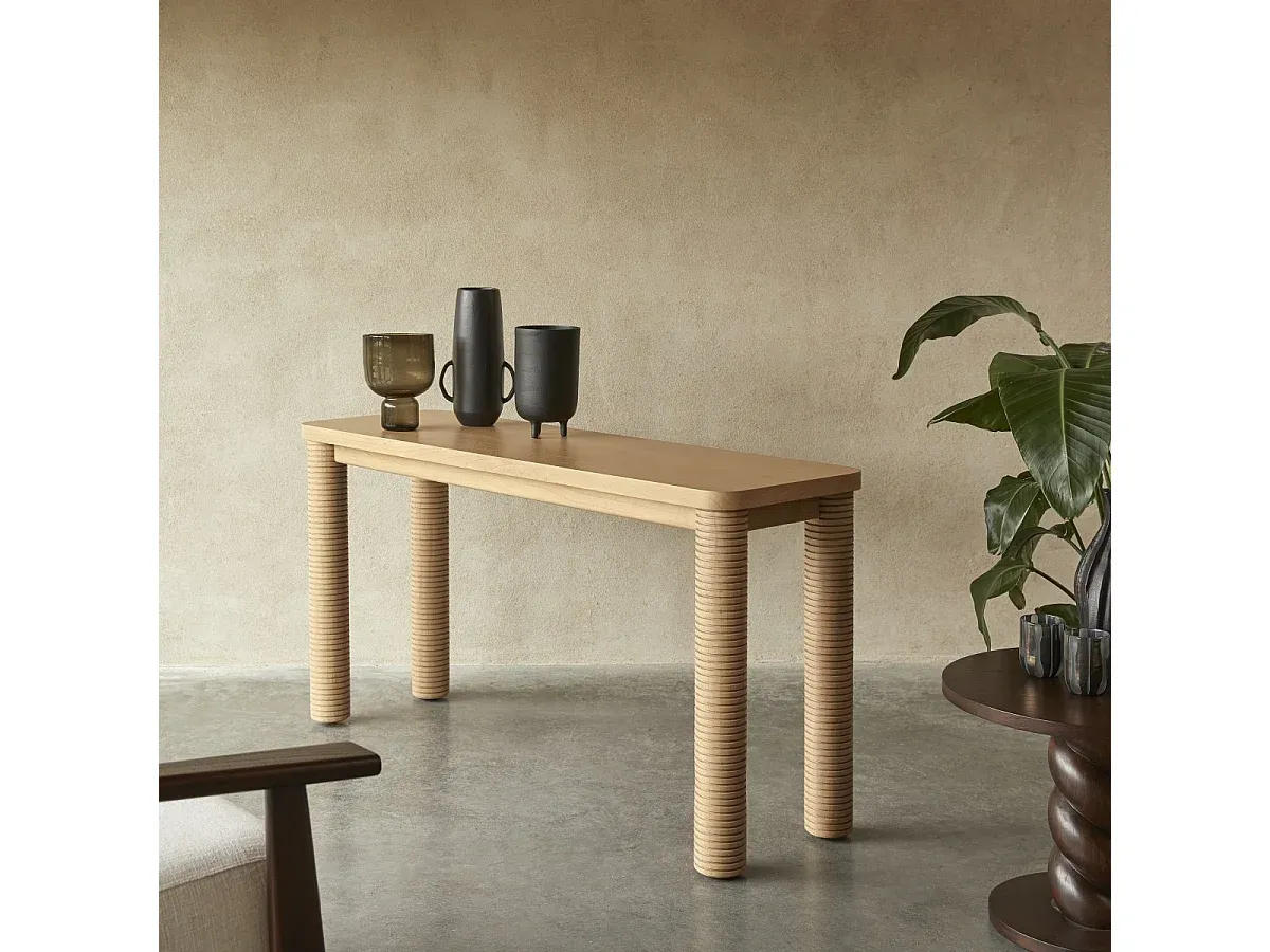 Moderner Konsolentisch aus Massivholz