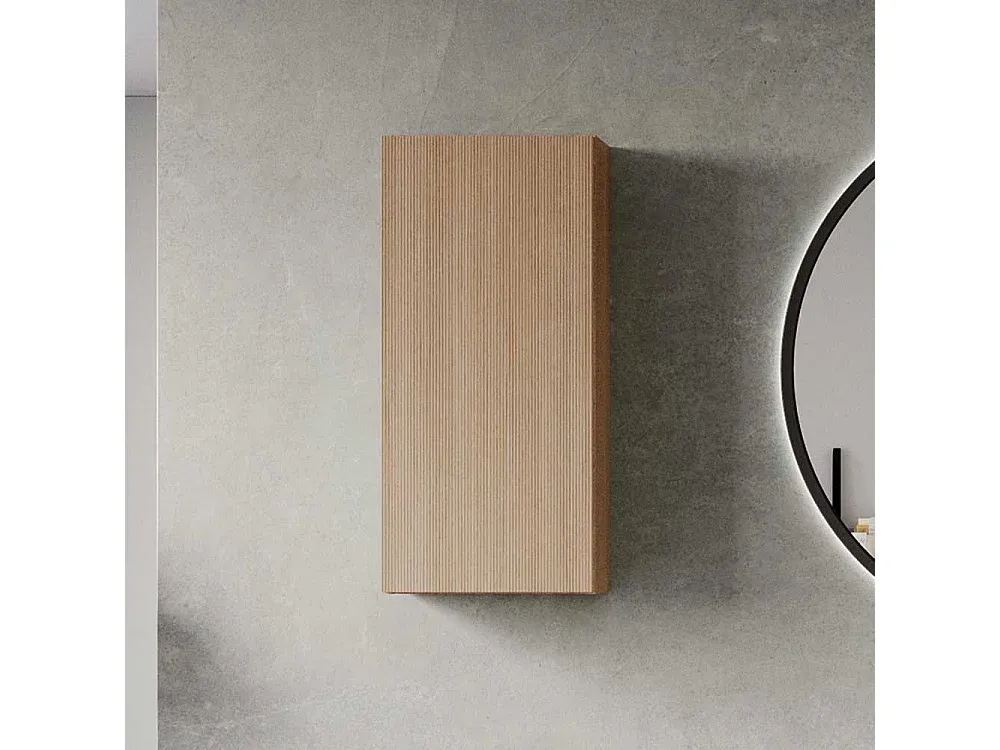 Hängeschrank für das Badezimmer in heller Eiche