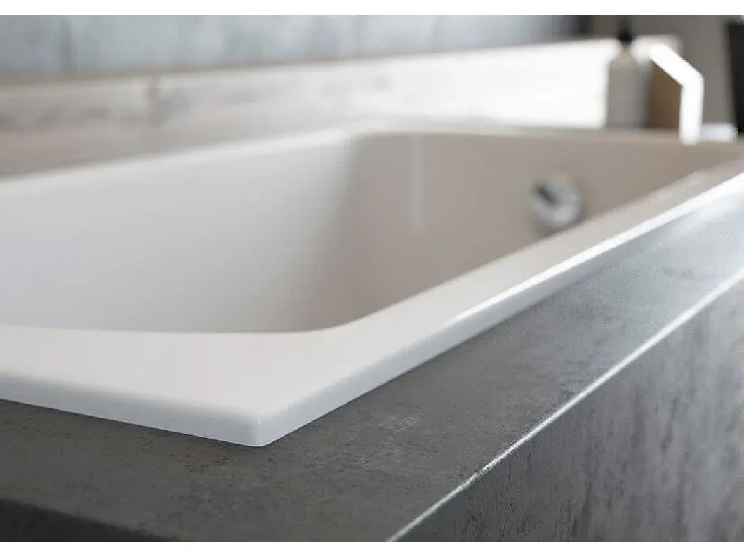 Rechteckige Badewanne 170x70 mit Styroporverkleidung, Ablauf und Füße