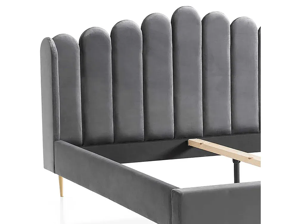 Elegantes Samtbett in Grau mit Metallrahmen