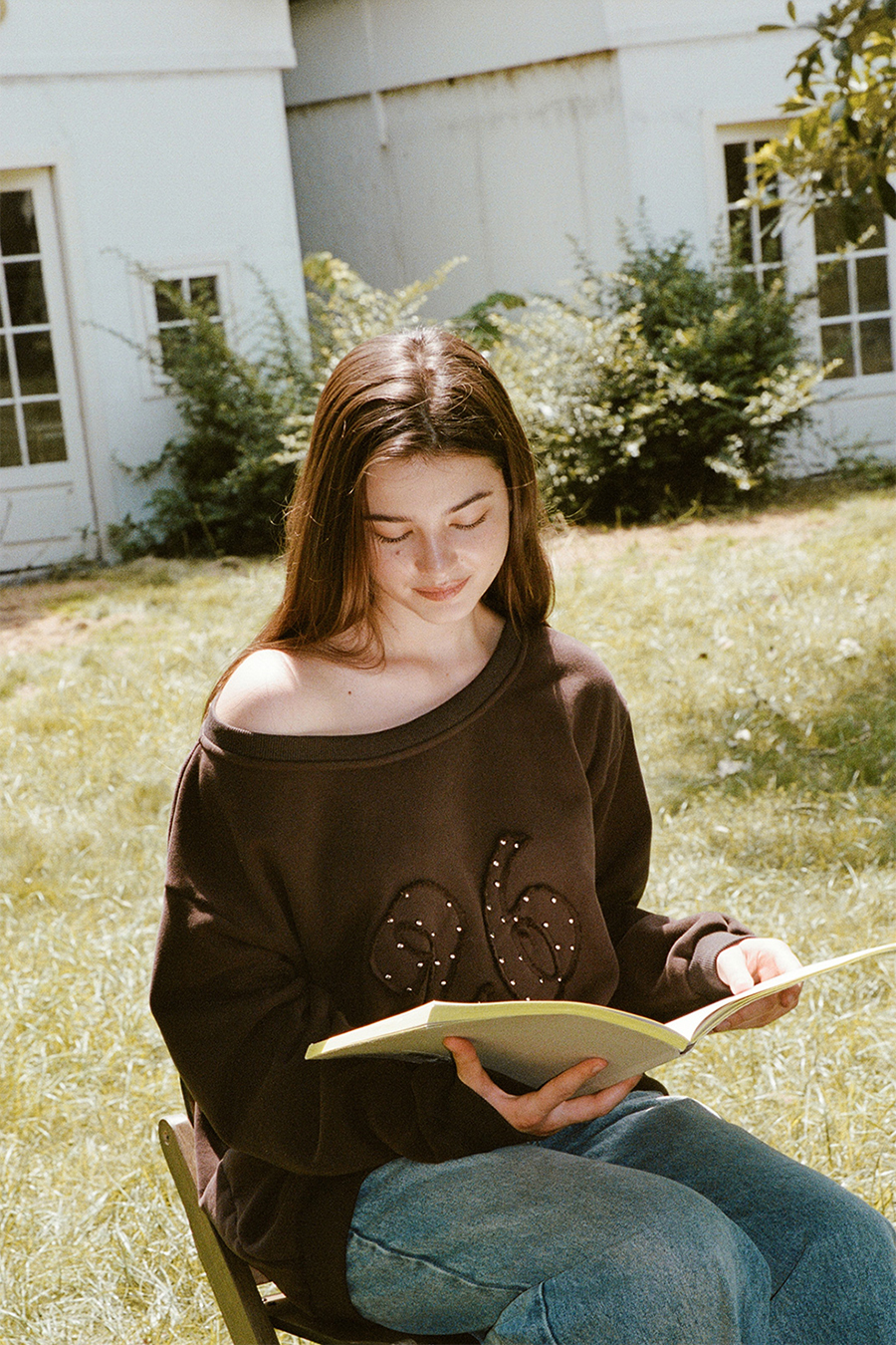 Studded Applique Crewneck|yescci-YESCCI.com