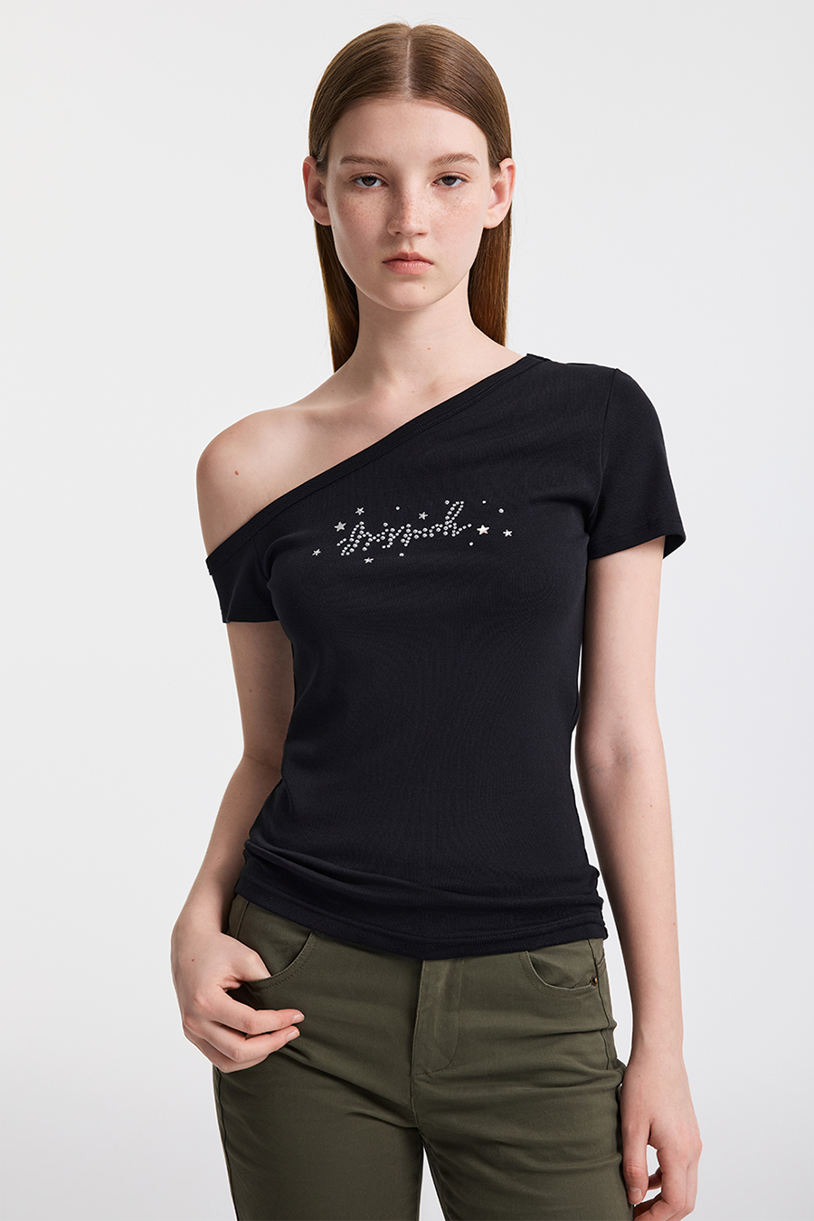 Fitted Off-Shoulder Graphic Tee|yescci-YESCCI.com