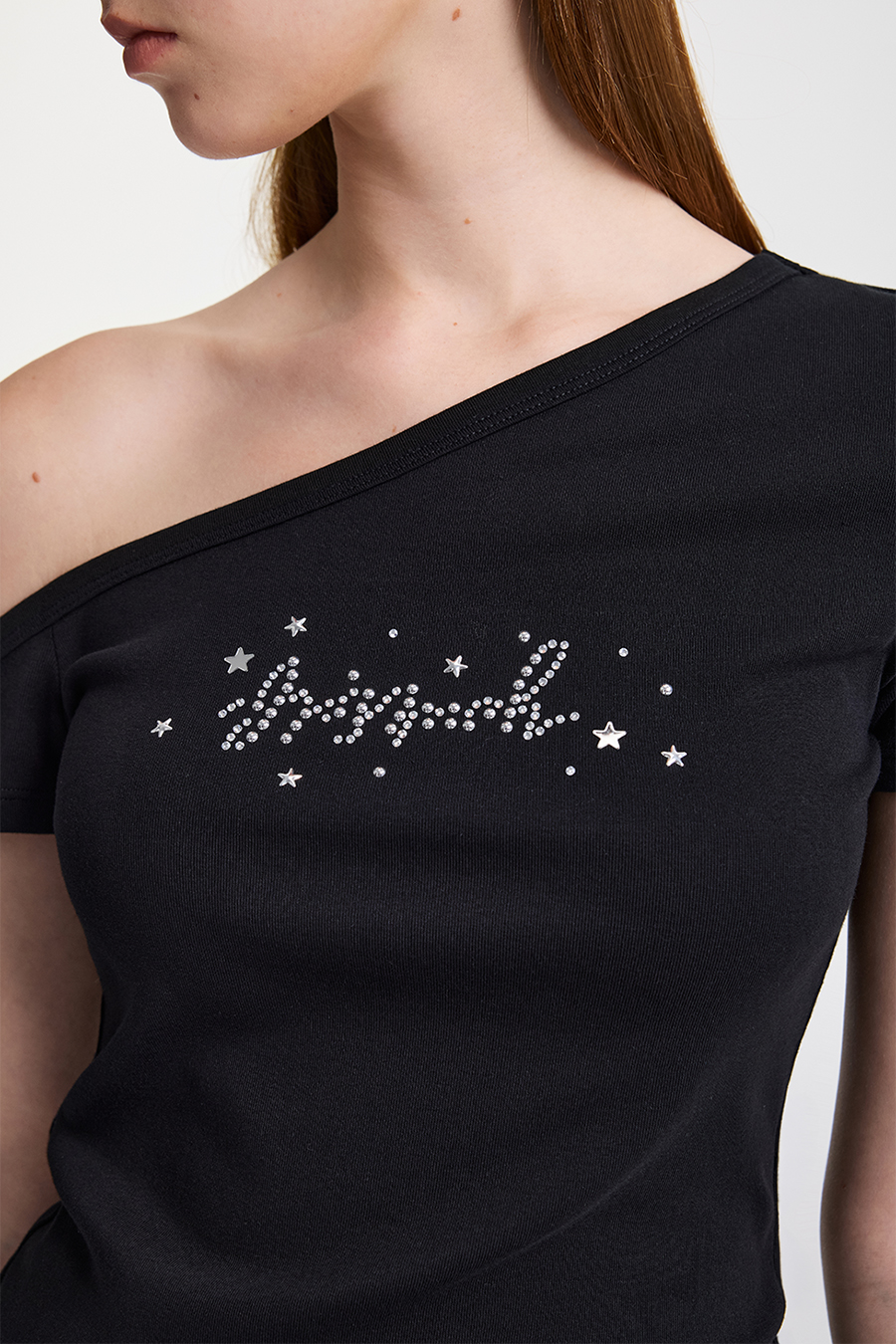 Fitted Off-Shoulder Graphic Tee|yescci-YESCCI.com