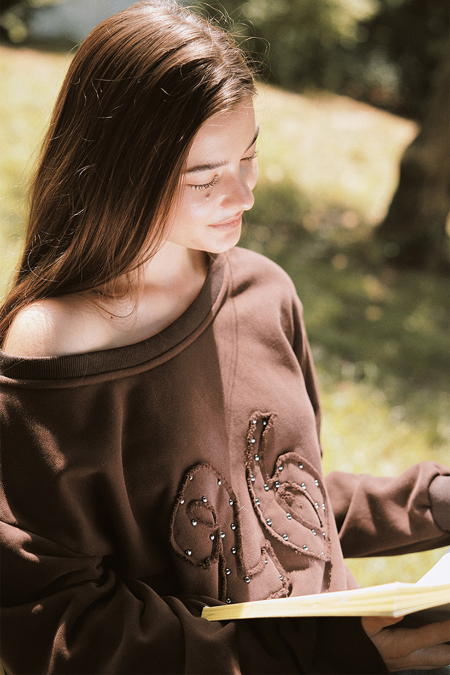 Studded Applique Crewneck|yescci-YESCCI.com