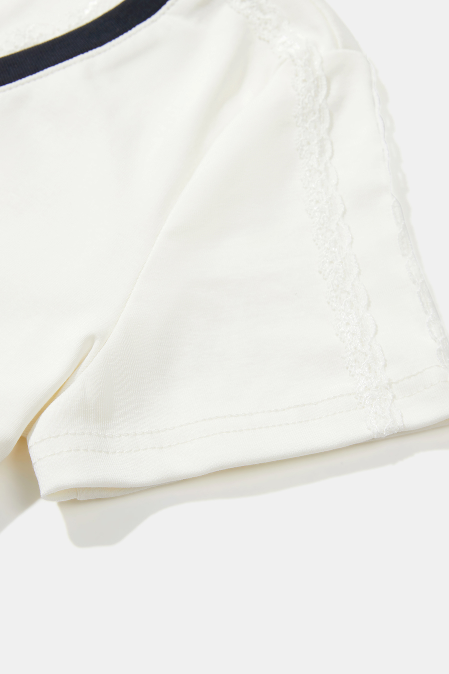 Lace Trim V-Neck Letter Print Tee|yescci