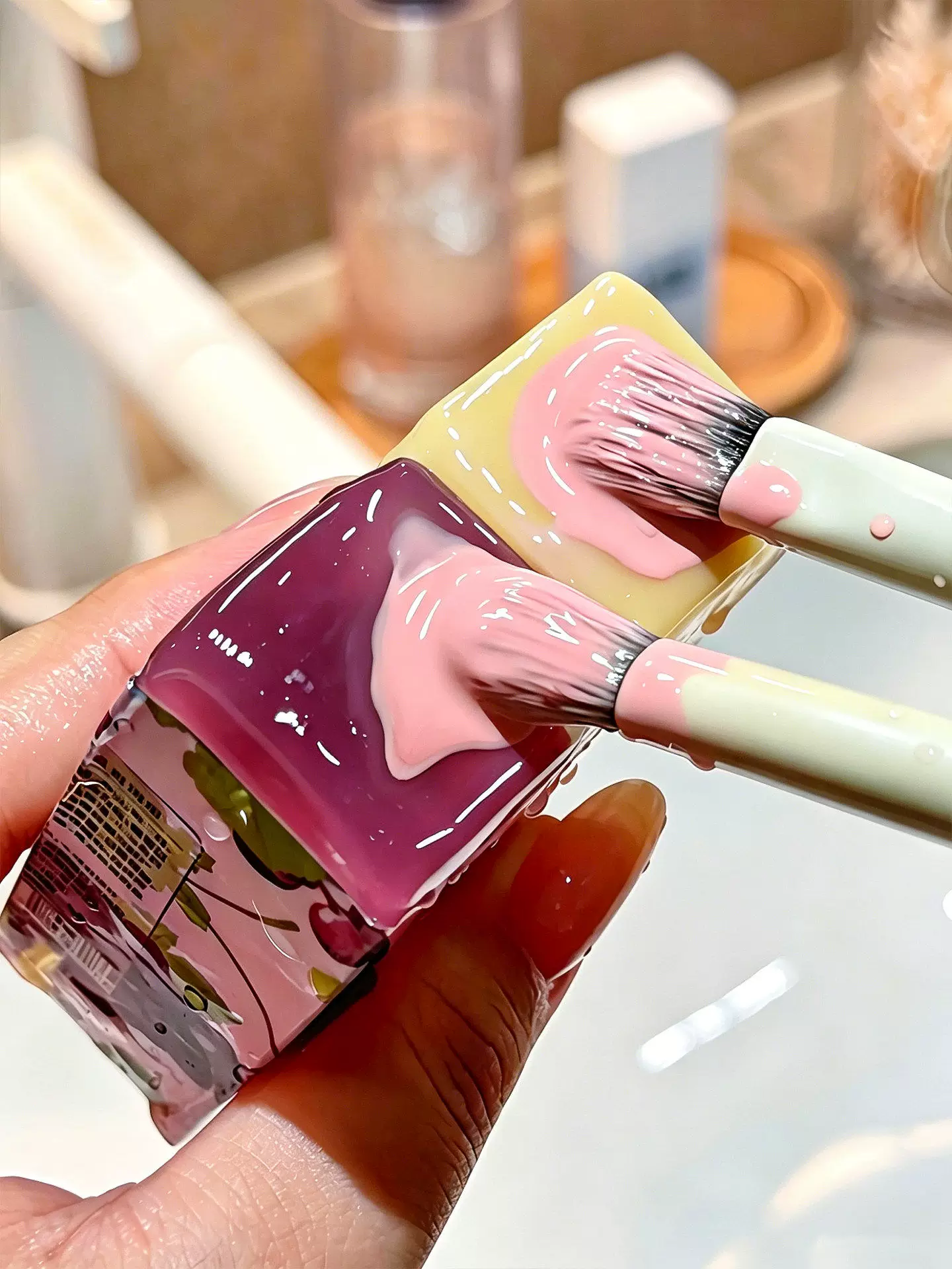 Long-lasting Grape-Scented Soap – Portable Cleansing Bar for Powder Puffs (Stain-Removing)