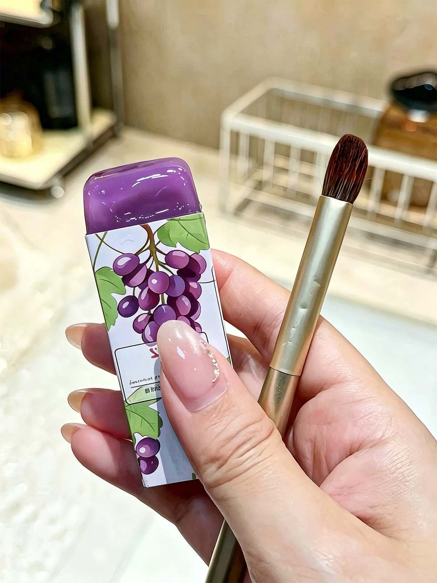 Long-lasting Grape-Scented Soap – Portable Cleansing Bar for Powder Puffs (Stain-Removing)