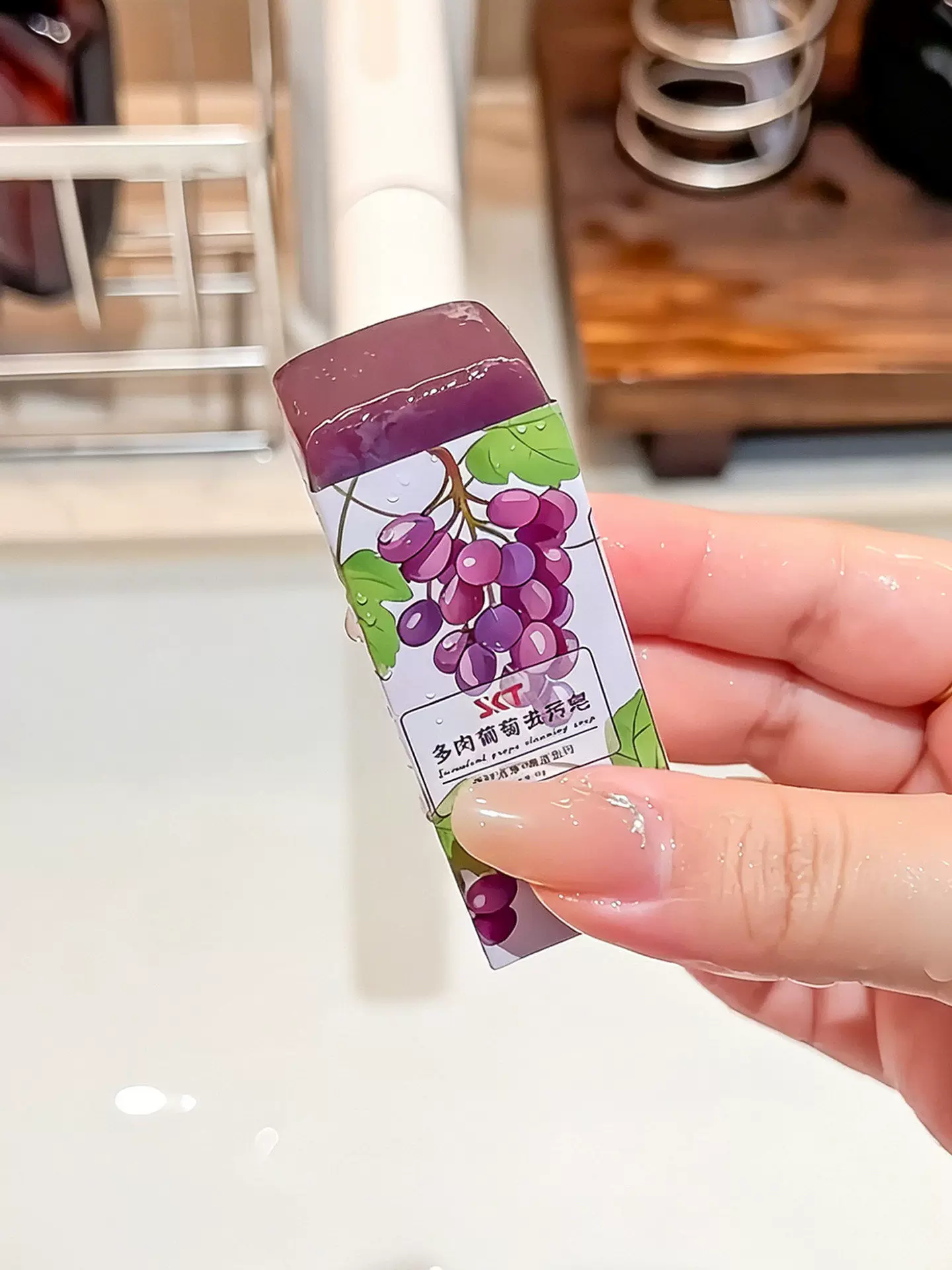 Long-lasting Grape-Scented Soap – Portable Cleansing Bar for Powder Puffs (Stain-Removing)
