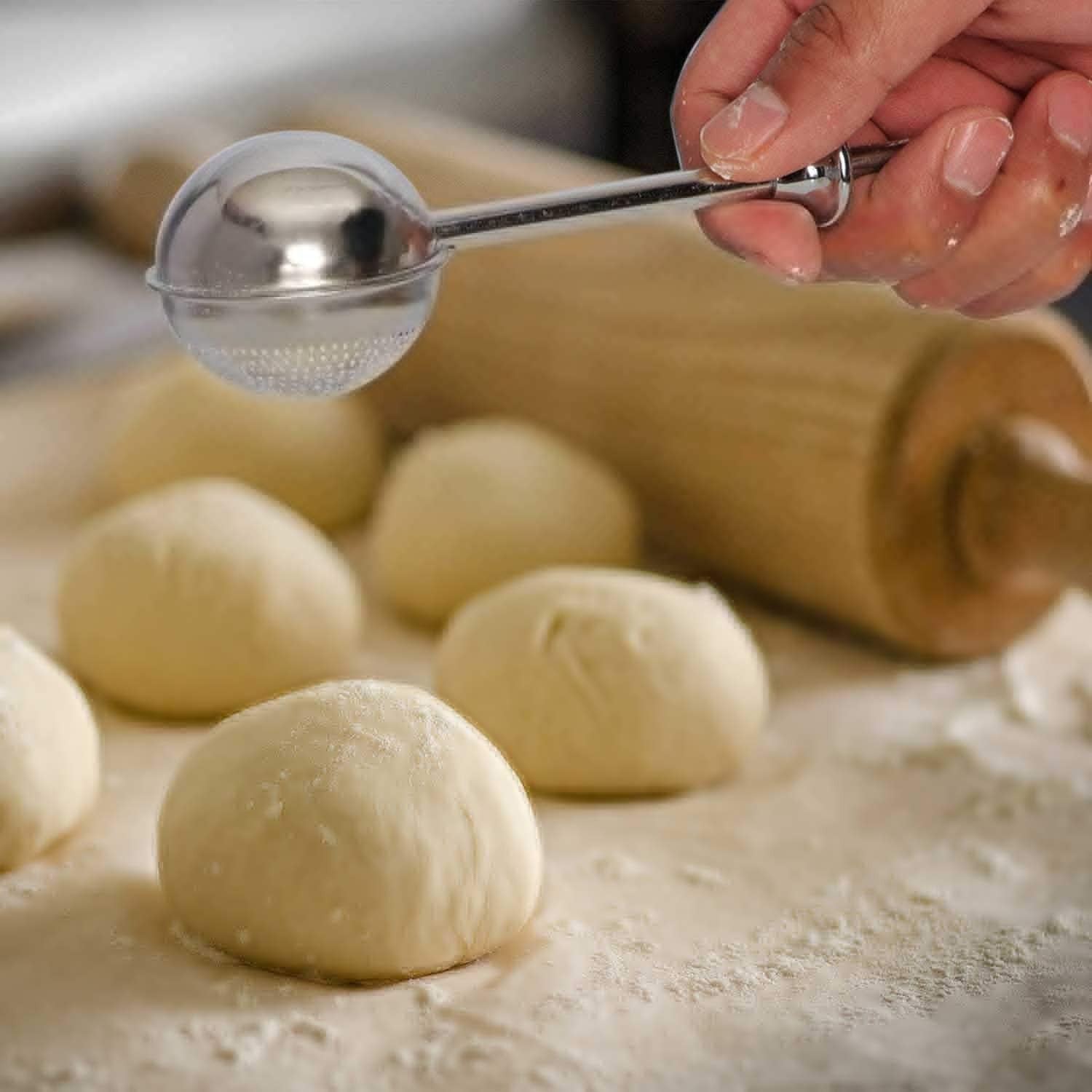 Stainless Steel Powdered Sugar Duster, Spring Handle Flour Sifter for Baking