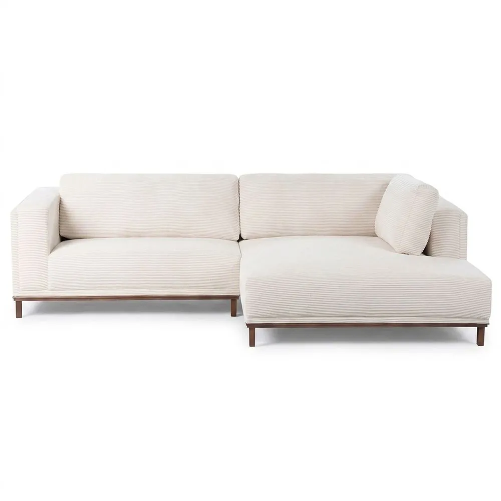 Sofá esquinero moderno de pana beige claro con reposabrazos y patas de madera-Villanestchic