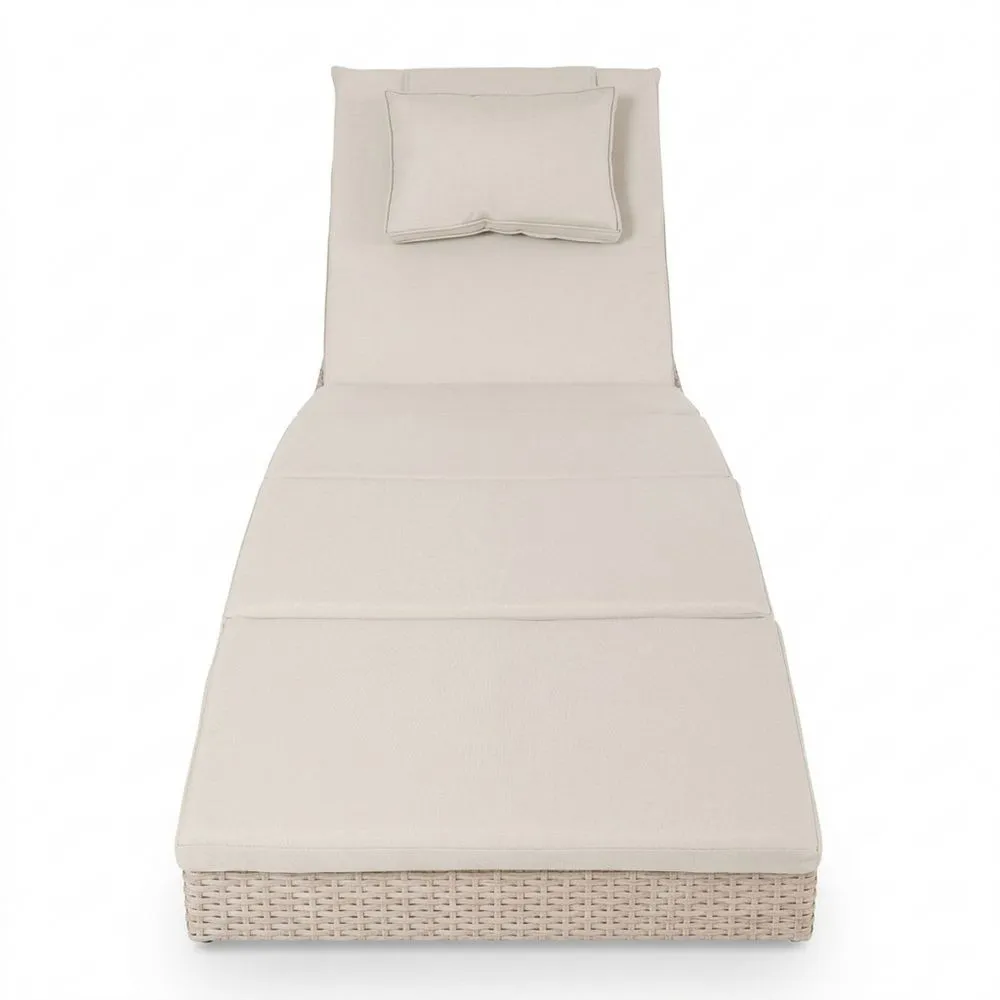 Rattan Sonnenliege Beige Verstellbar mit Kissen