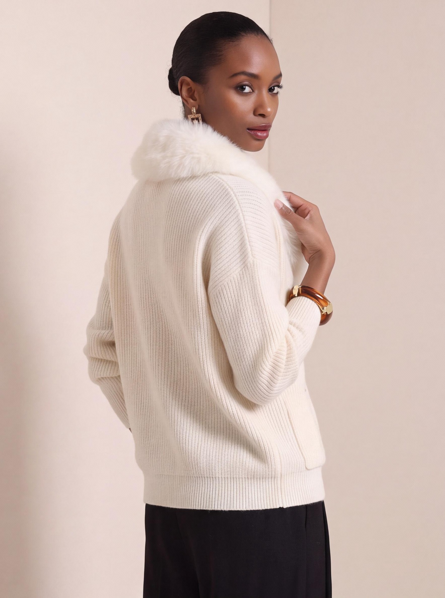 Women Soft Faux-Fur Collar Knit Cardigan