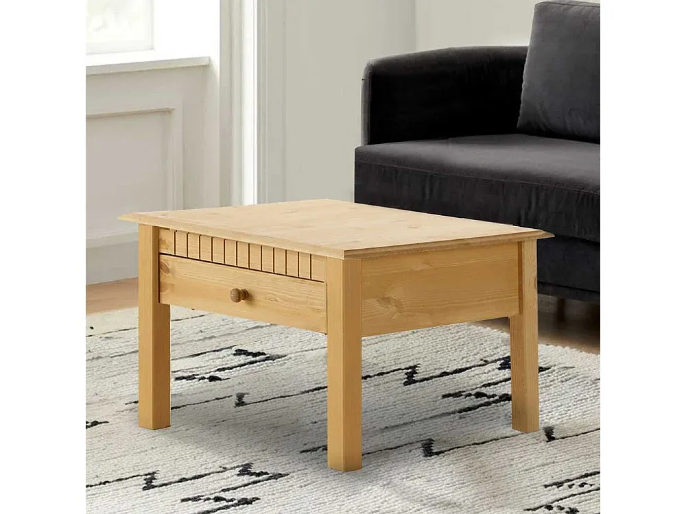 Quadratischer Massivholz-Couchtisch aus Kiefer