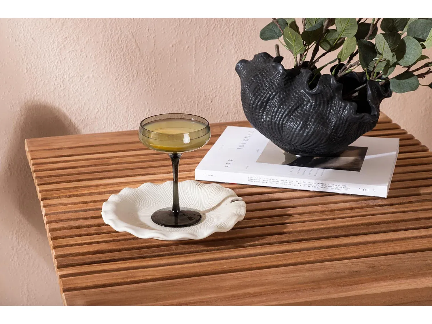 Kompaktes Gartenset mit quadratischem Tisch und zwei Stühlen, naturfarben