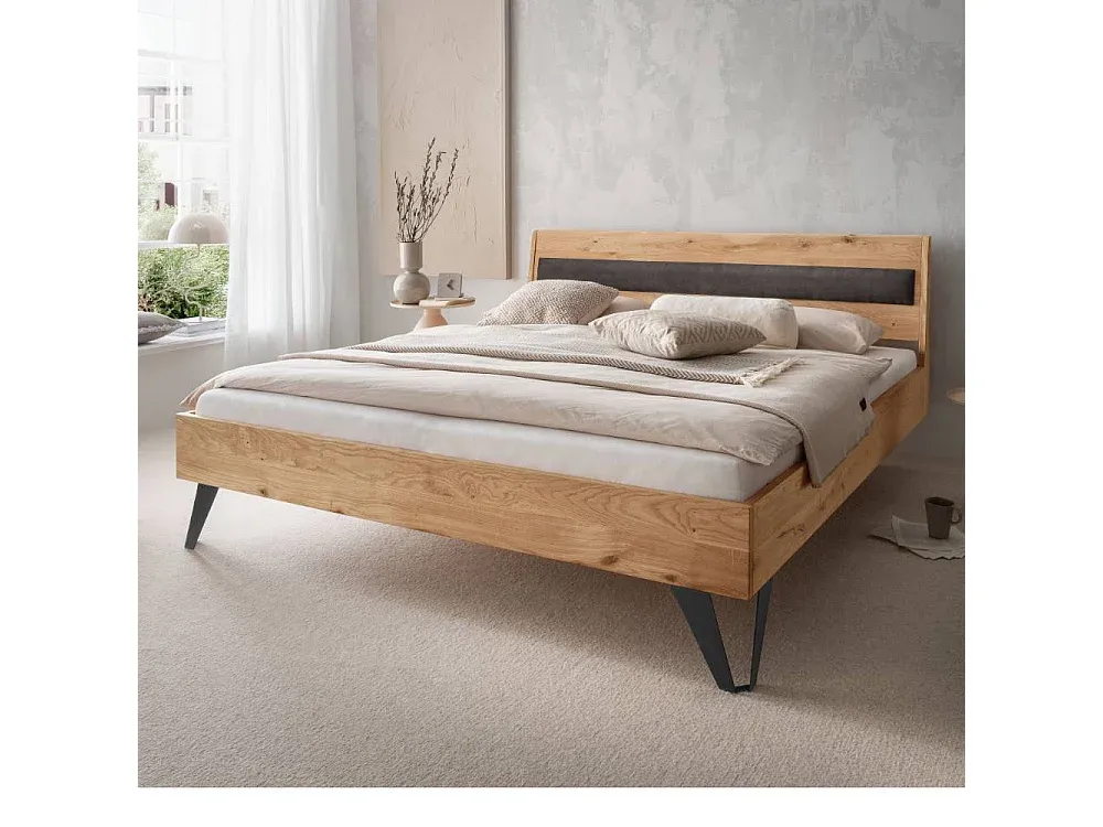 Hochwertiges Doppelbett aus Wildeiche Massivholz im Loftstil