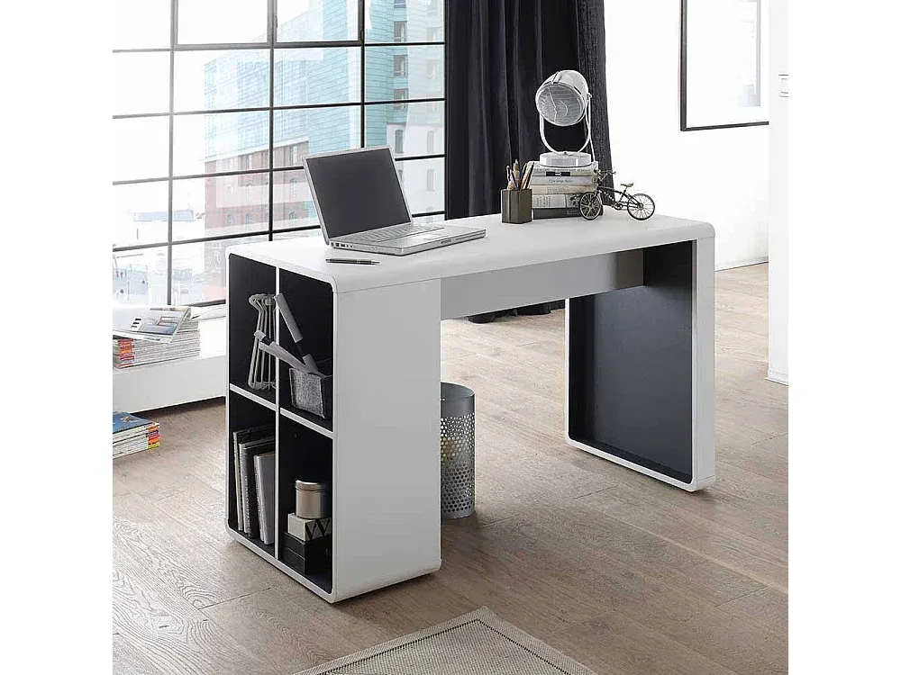 Moderner Arbeitstisch mit integriertem Stauraum