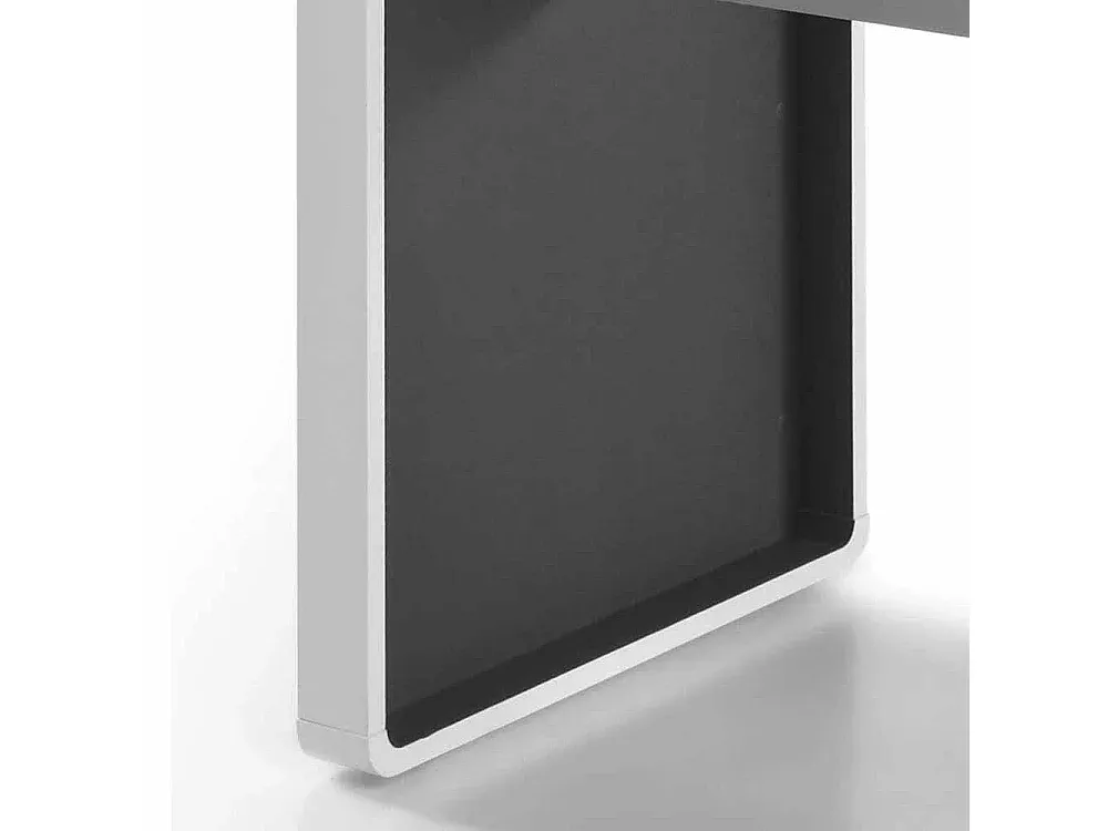 Moderner Arbeitstisch mit integriertem Stauraum