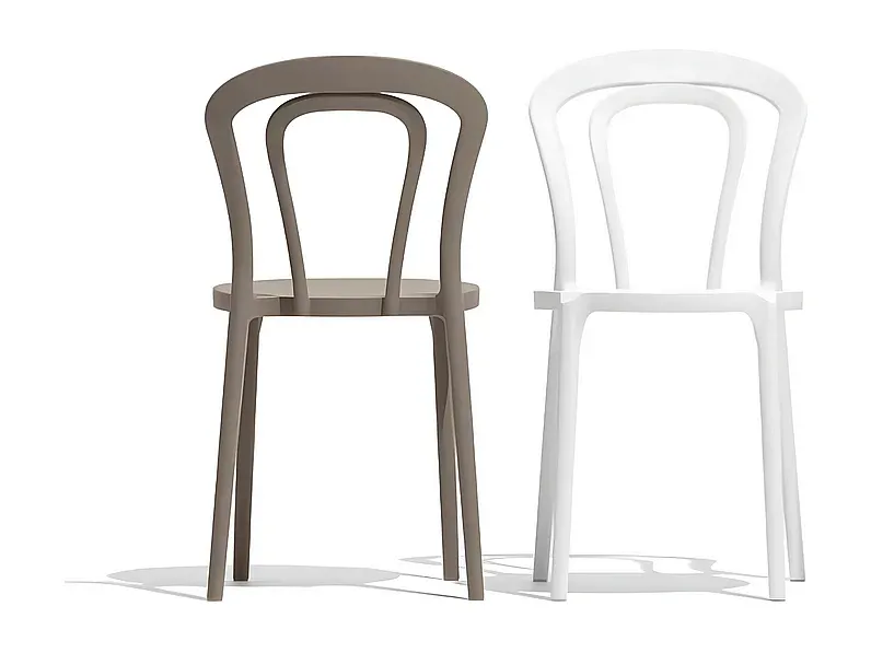 Stapelbare weiße Polypropylen-Stühle für Innen- und Außenbereich, 2er-Set