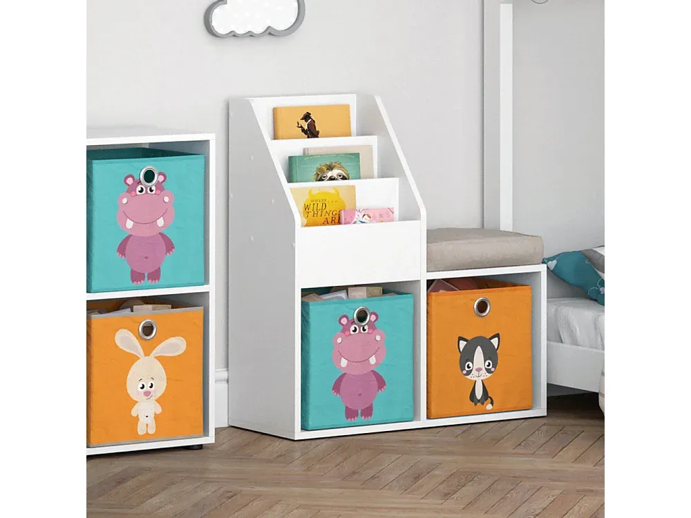 Weißes Kinderregal mit drei Ebenen