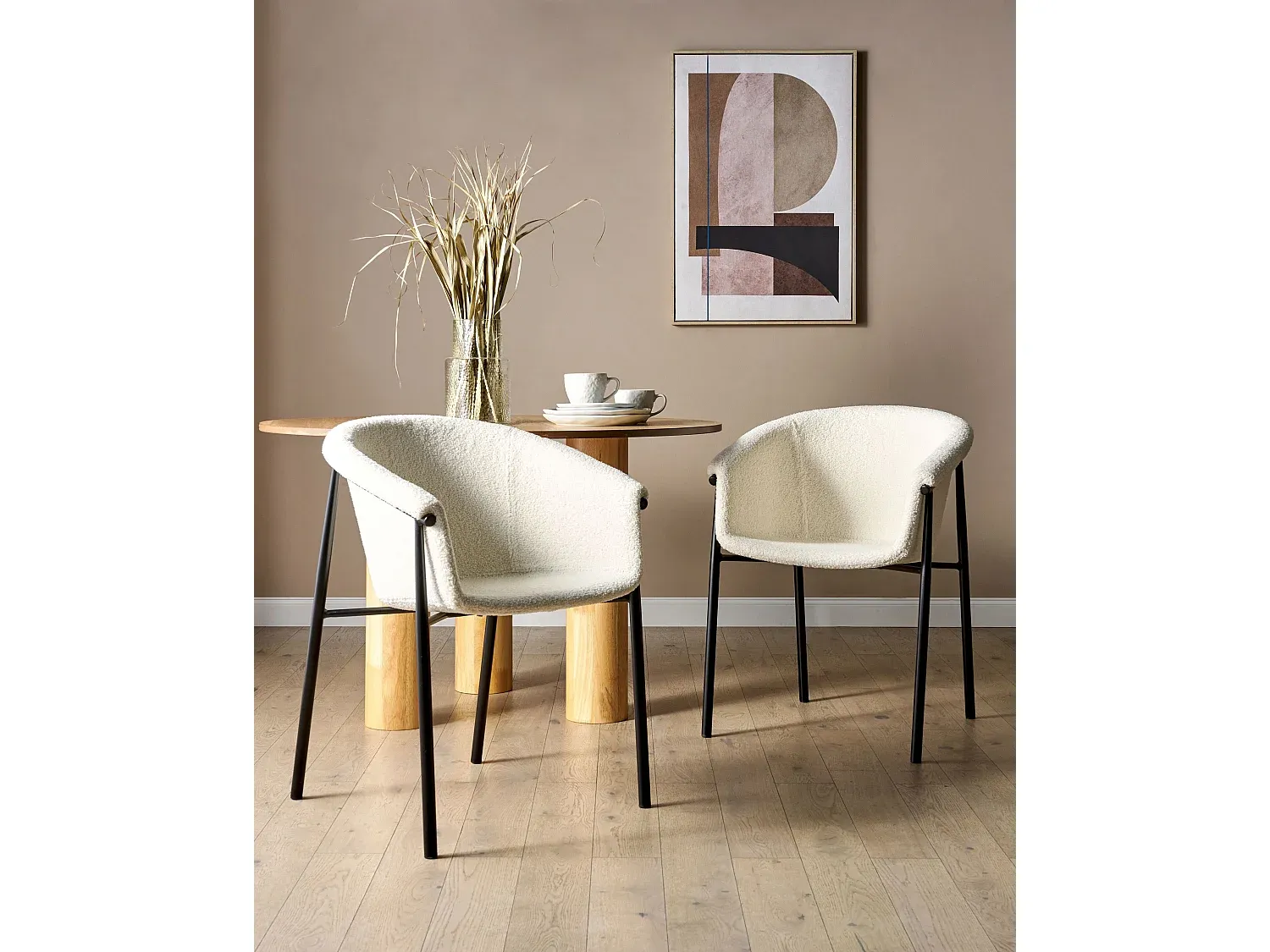 Moderner Esszimmerstuhl im 2er Set, Bouclé, Weiß mit schwarzen Metallbeinen