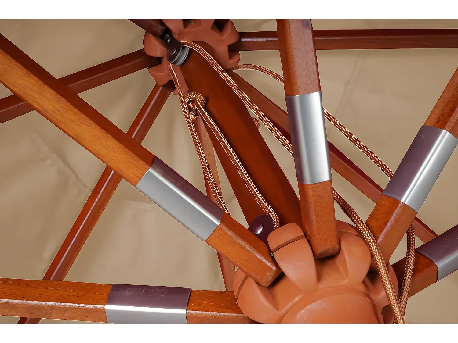 Großer Sonnenschirm aus Holz, Creme