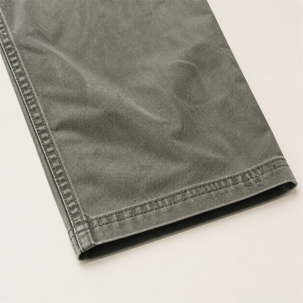 Pantalon cargo décontracté femme à taille coulissée et poches arrondies - Détail : jambe ample pleine longueur