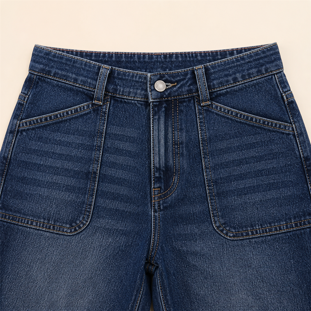 Jean large femme à poches plaquées et coupe décontractée - Détail : taille à bouton avec passants