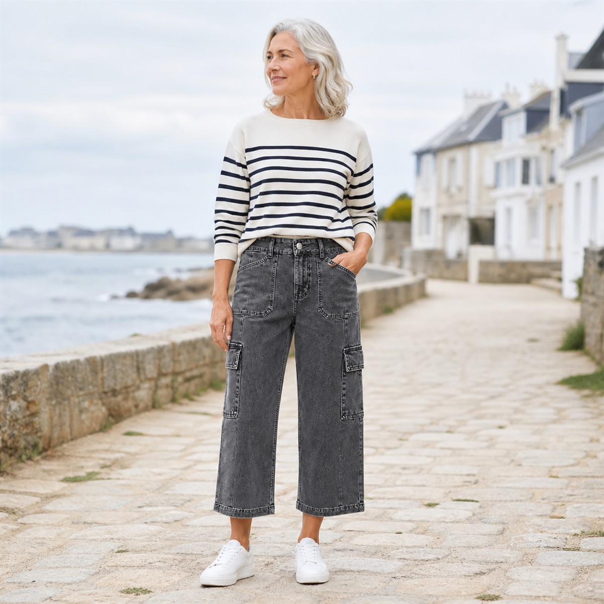 Pantalon cargo court femme à jambe large et poches multiples - Moment de week-end