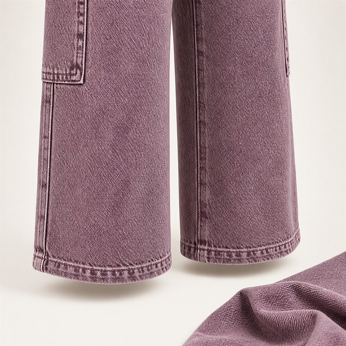 Pantalon cargo court femme à jambe large et poches multiples - Détail : jambe large de longueur raccourcie