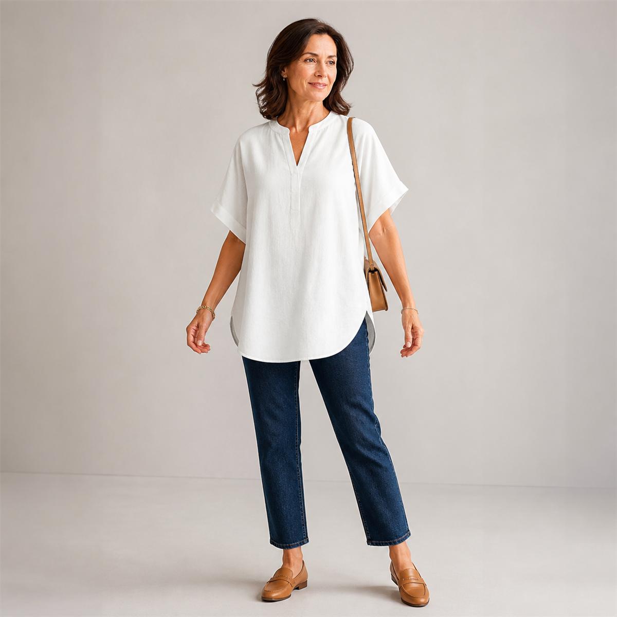 Top femme blanc associ&eacute; &agrave; un jean