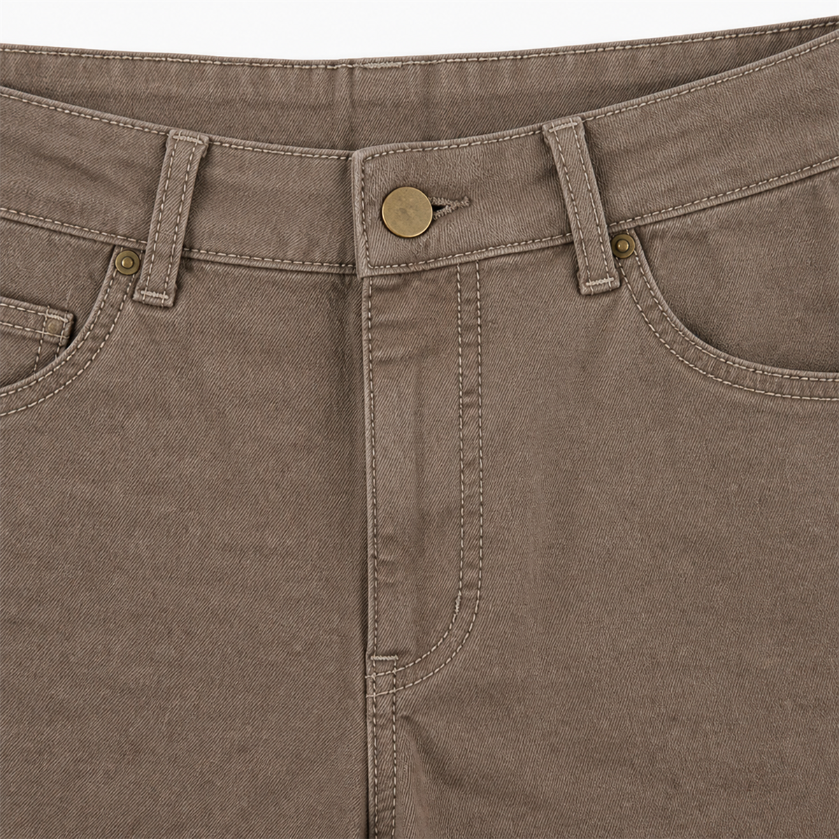 Short decontracte femme a revers et poches - Detail : taille avec bouton et passants