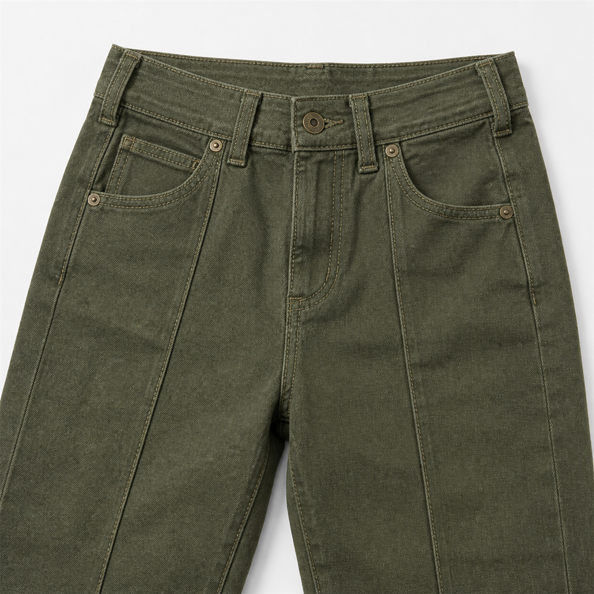 Pantalon droit femme a poches cargo - Detail : taille a bouton avec passants