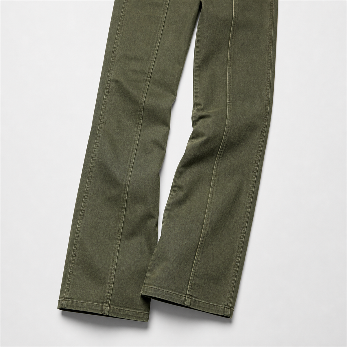 Pantalon droit femme a poches cargo - Detail : jambes droites pleine longueur