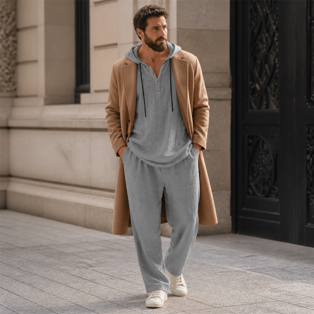 Ensemble homme avec haut Henley a capuche et pantalon decontracte - Deuxieme idee de tenue