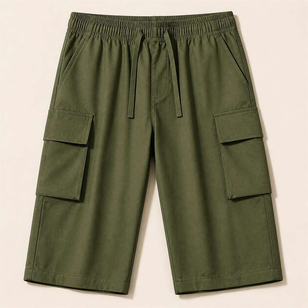 Pantacourt cargo homme a taille elastiquee et cordon - Detail : grandes poches cargo laterales a rabat