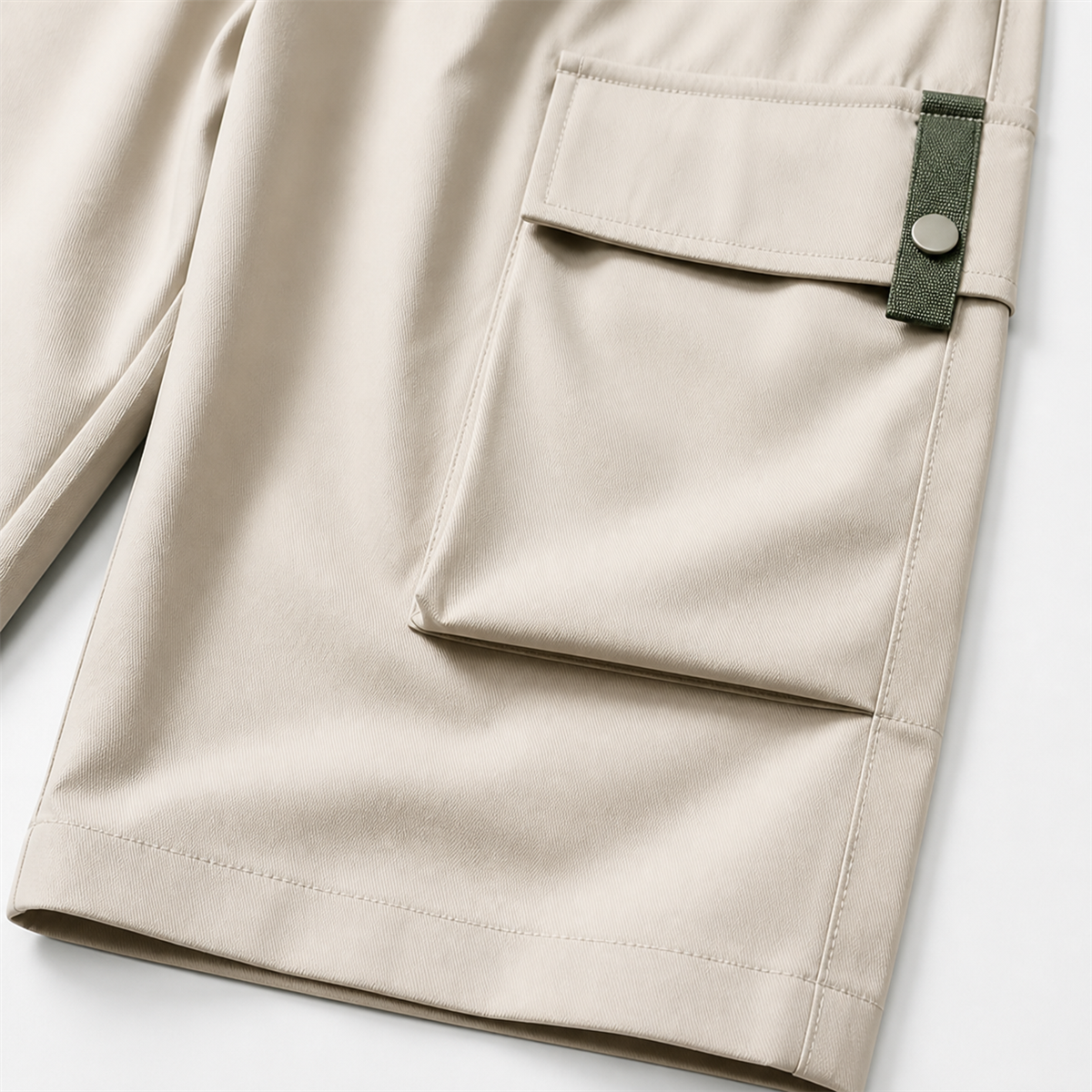 Pantacourt cargo homme a taille elastiquee et cordon - Detail : coupe droite sous le genou
