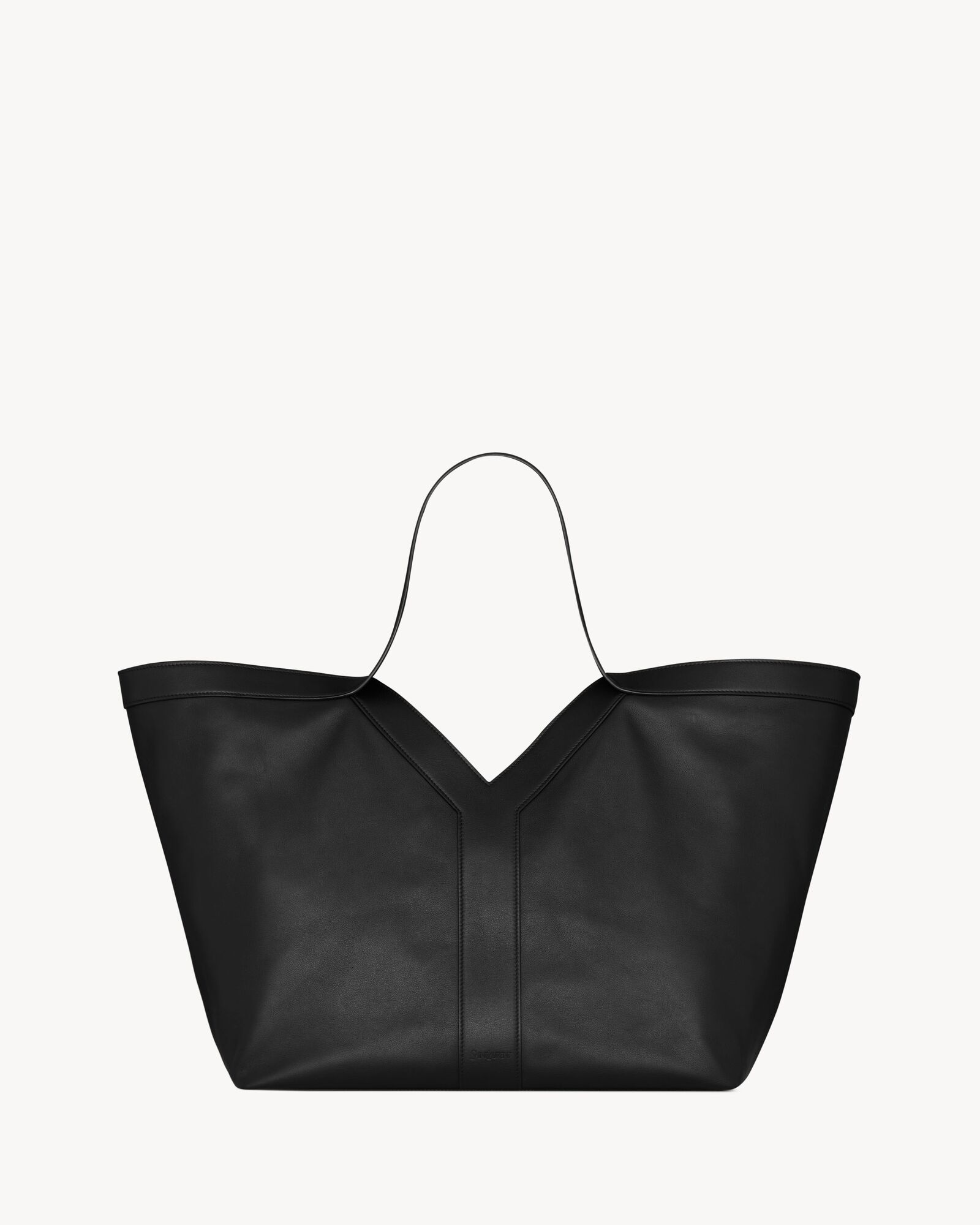 【Saint Laurent】Ta torba idealnie sprawdzi się zarówno podczas dojazdów do pracy, jak i weekendowych wypadów 💕
