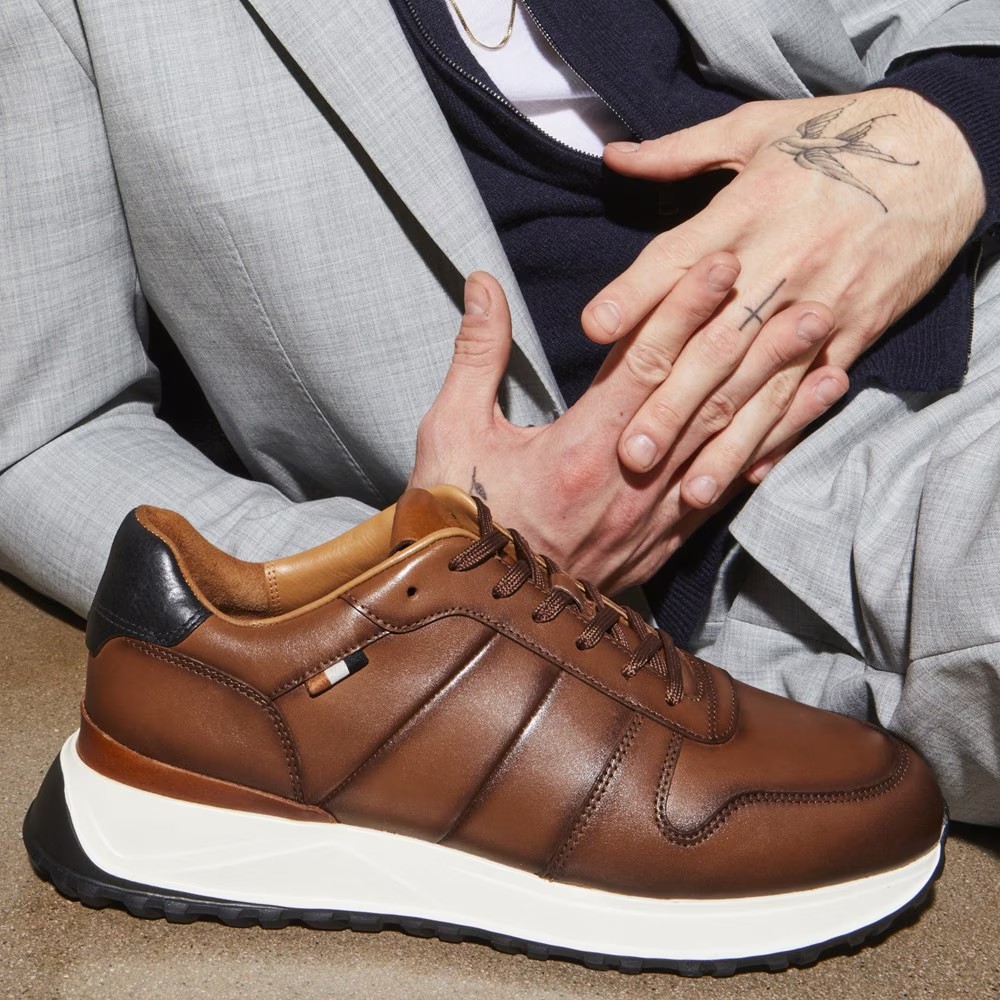 Plain Daily Lace-up Sneaker
