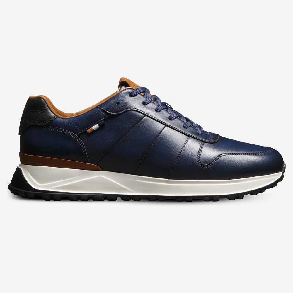 Plain Daily Lace-up Sneaker