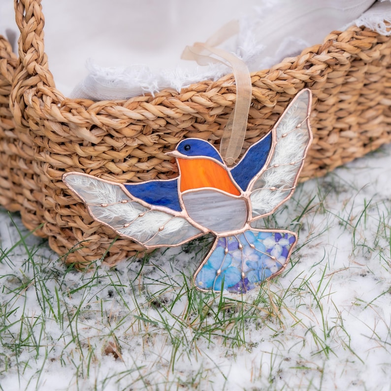Enfeite de vitral de pássaro azul, presente para o Dia das Mães, decoração de janela em vitral, produto artesanal, arte com flores prensadas, presente para padrinhos/madrinhas.