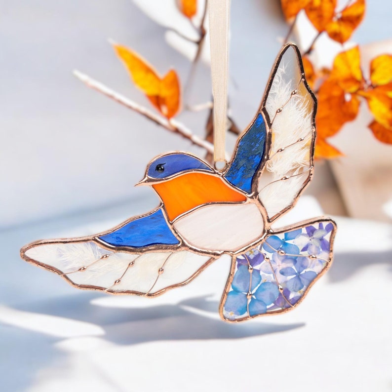 Enfeite de vitral de pássaro azul, presente para o Dia das Mães, decoração de janela em vitral, produto artesanal, arte com flores prensadas, presente para padrinhos/madrinhas.