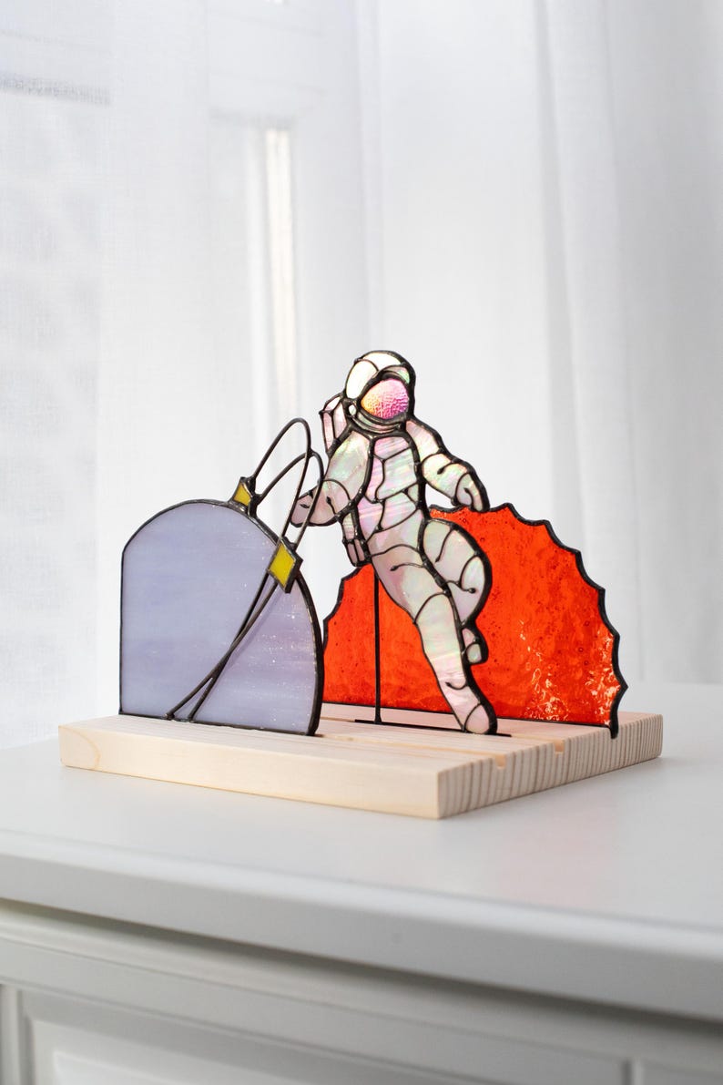 Escultura de vidro colorido vitral astronauta apanhador de sol arte espacial