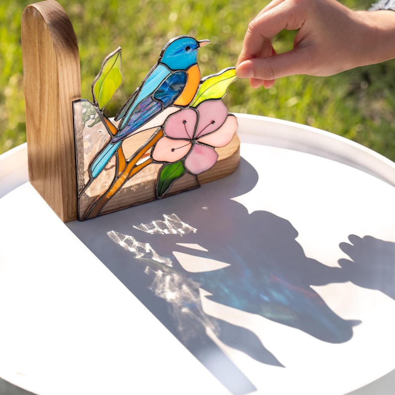 Suporte para livros de vidro colorido estilo vitral pássaro azul decoração