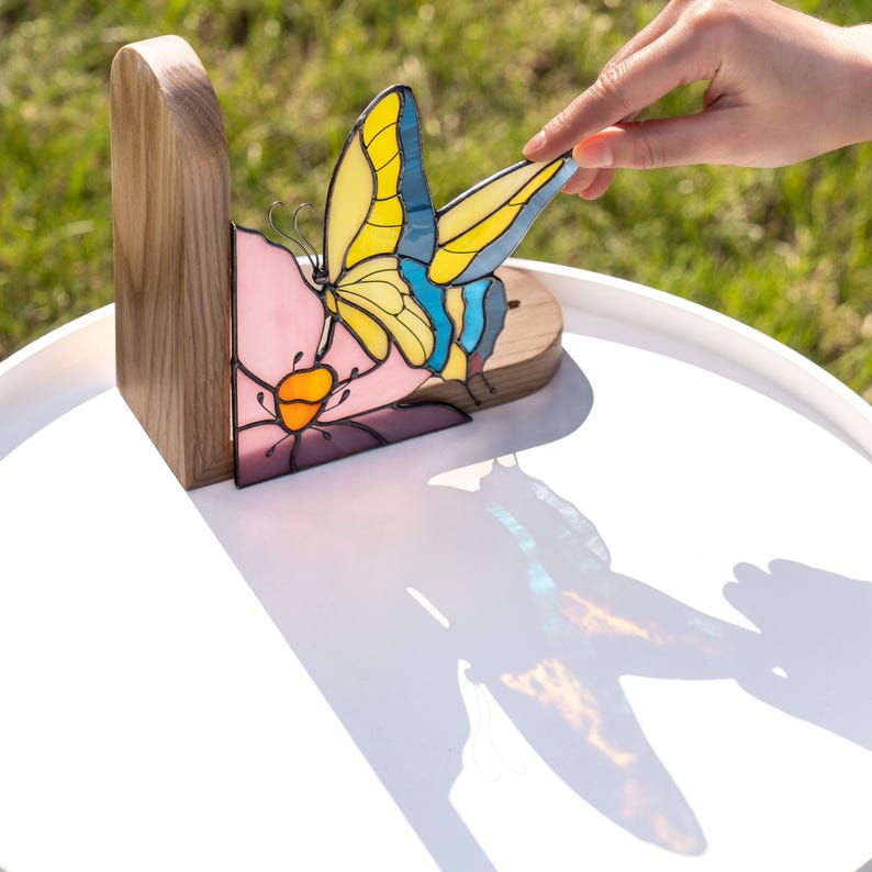 Vitral em forma de cauda de andorinha, presente para madrinha, suporte para livros em vitral de borboleta, presente de boas-vindas, presente para quem ama ler pela primeira vez.