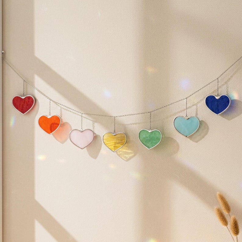 Guirlanda de Corações de Vidro Arco-Íris – Decoração para Janela e Parede F96