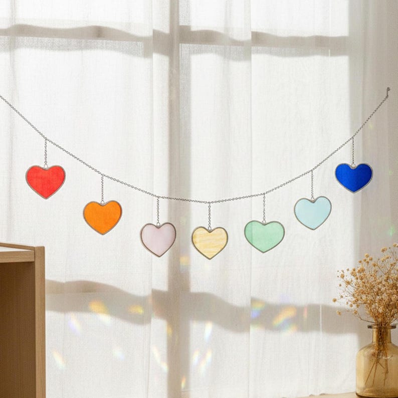 Guirlanda de Corações de Vidro Arco-Íris – Decoração para Janela e Parede F96