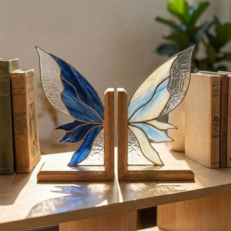 Suporte para livros de vidro colorido estilo vitral asas de fada biblioteca