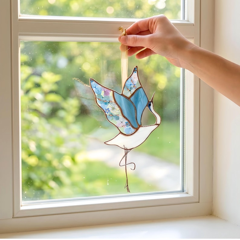 Vitral em forma de garça-azul com flores prensadas, decoração para presente para amantes de pássaros.