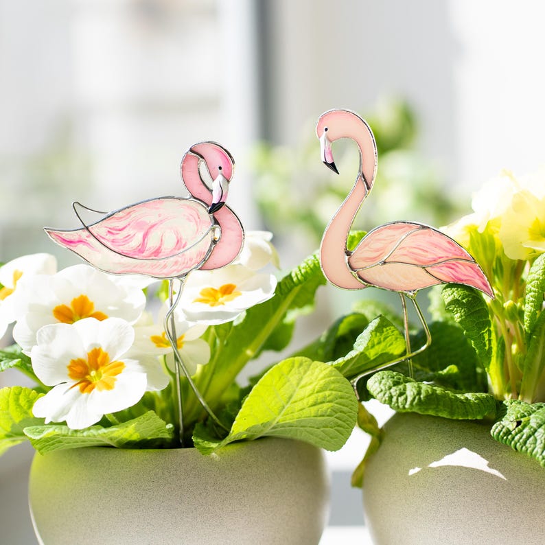 Estacas de plantas em vitral com flamingo rosa, decoração romântica para jardim, presente para ela.