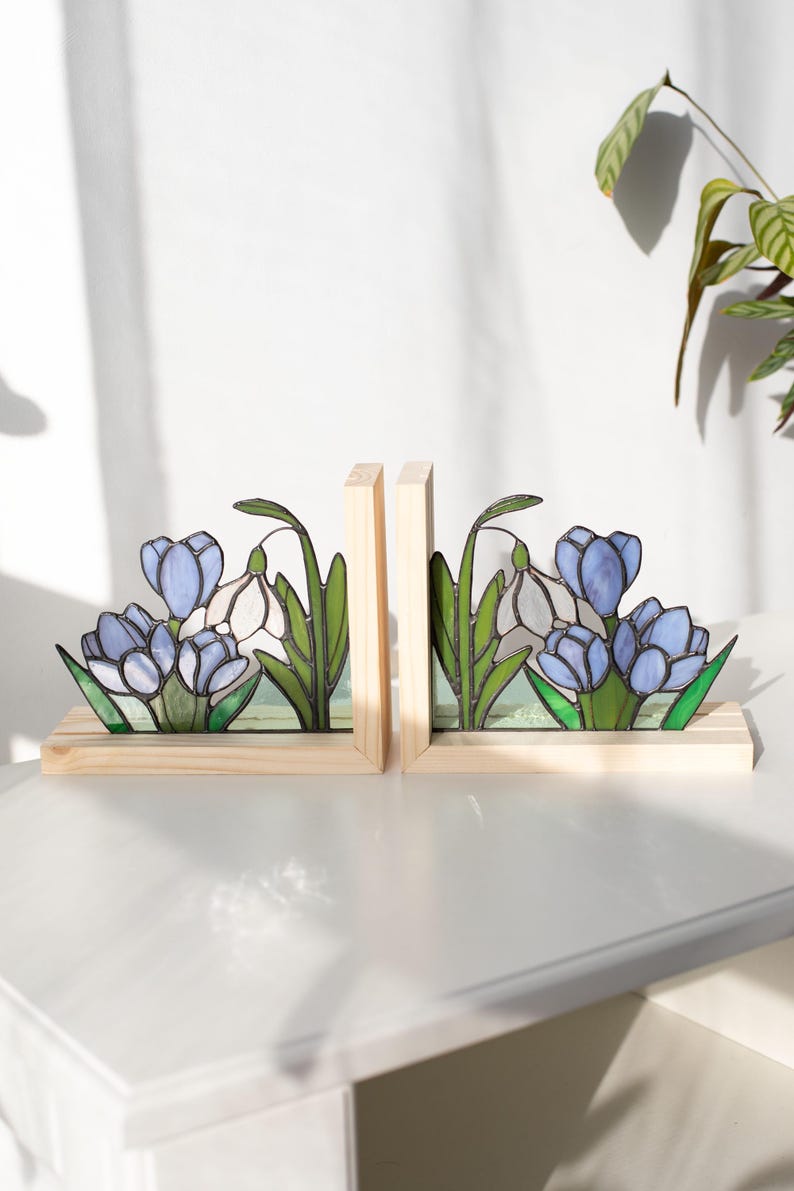 Suporte para livros de vidro colorido estilo vitral crocus narcisos campainhas